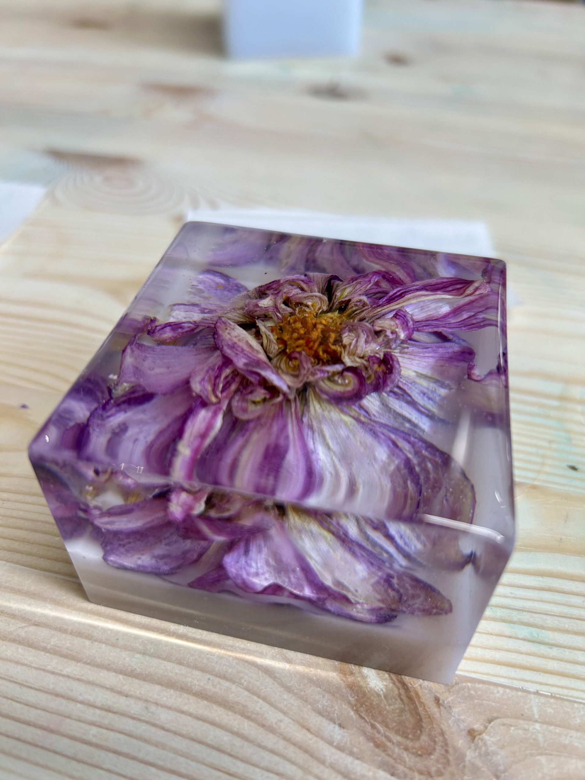 Preserving Flowers in Resin: Learn Bouquet Preservation Skills - The ...